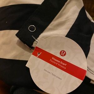 Vinyasa Scarf black & white striped